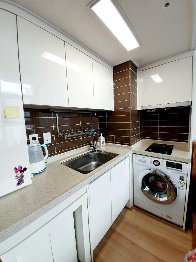 Y Apartment *